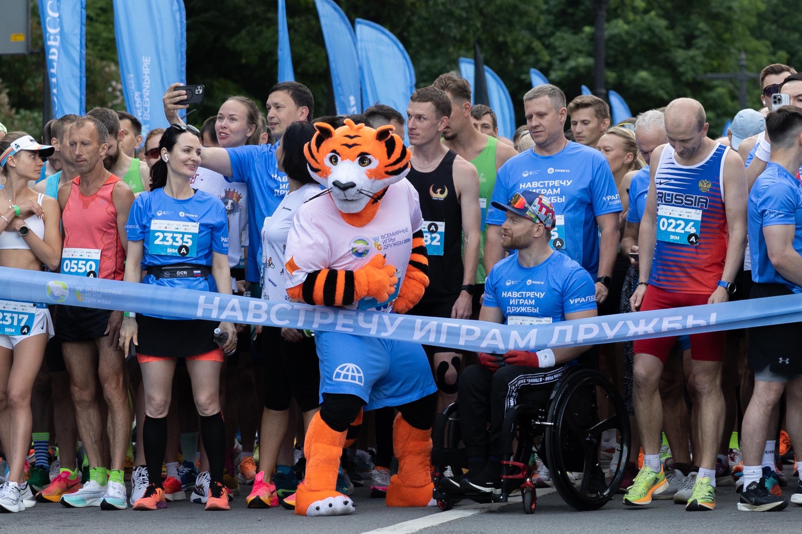 Участники ПМЭФ’24 пробежали «Навстречу Играм дружбы»